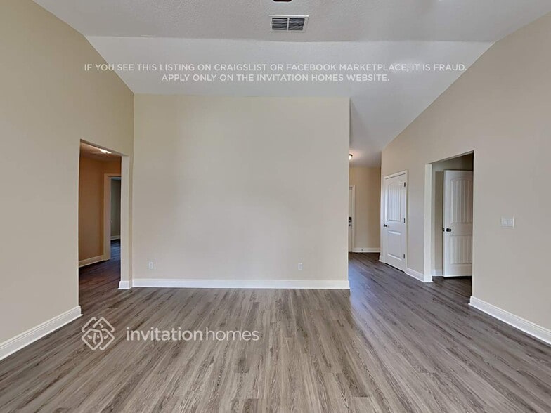 Building Photo - 462 NW Riverside Dr