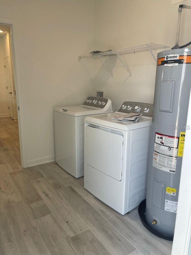 Building Photo - 11233 Listening Dr