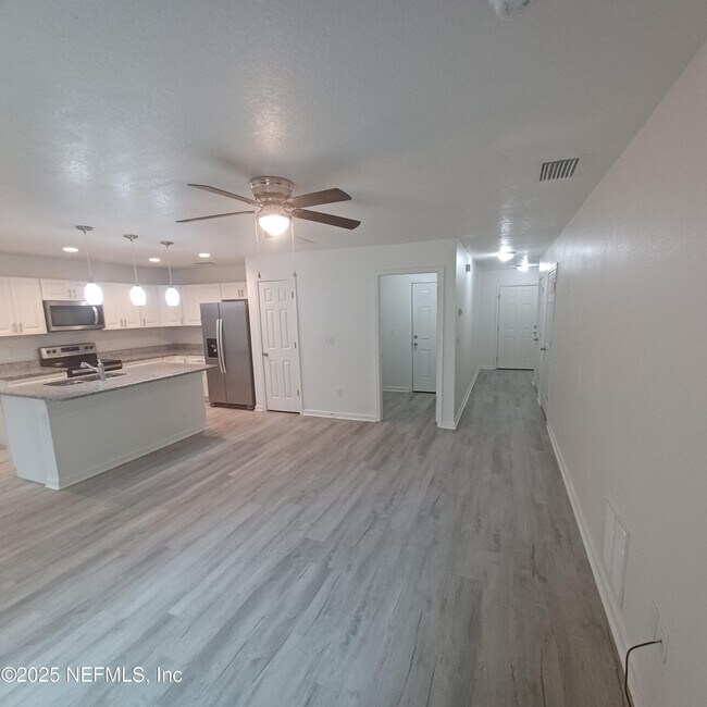 Building Photo - 4840 Kenneth St