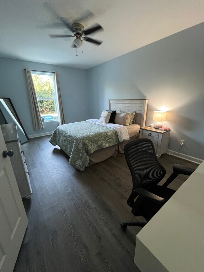 Building Photo - 5009 El Molino Dr