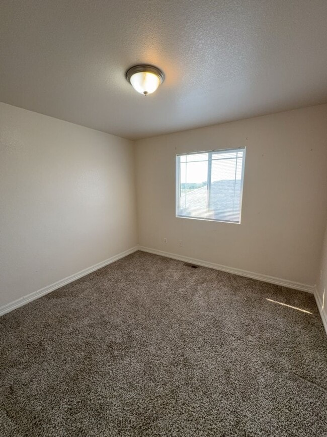 Building Photo - 4326 Mariposa Ln