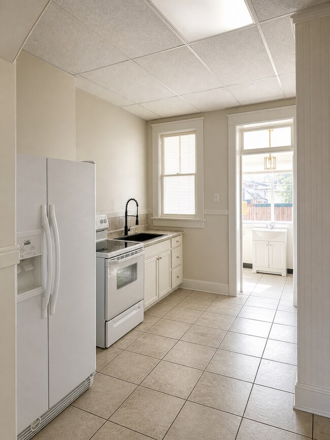 Building Photo - Refined Living in the Heart of Pueblo 25% OFF FIRST MONTH'S RENT