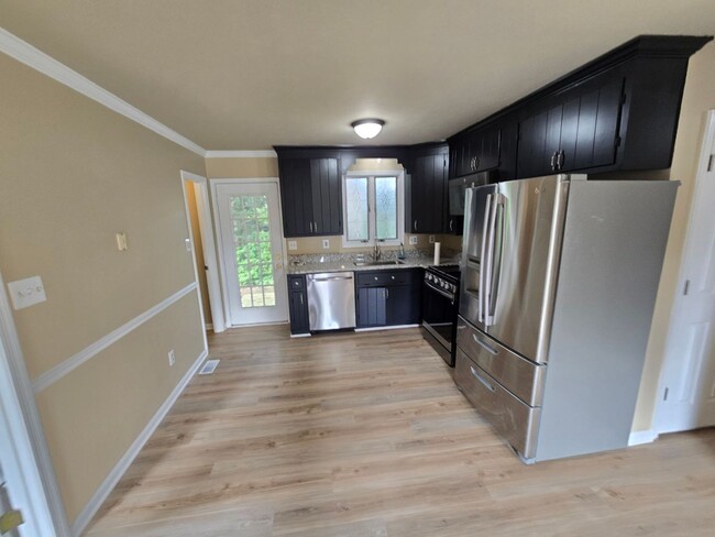 Building Photo - NEWLY REMODELED 3 bedroom house in Colonial Heights