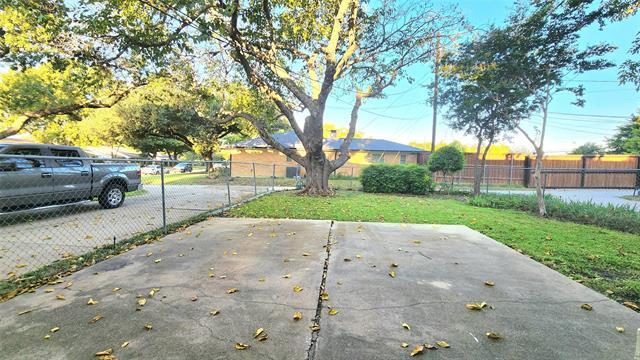 Building Photo - 1911 Greenhaven Dr