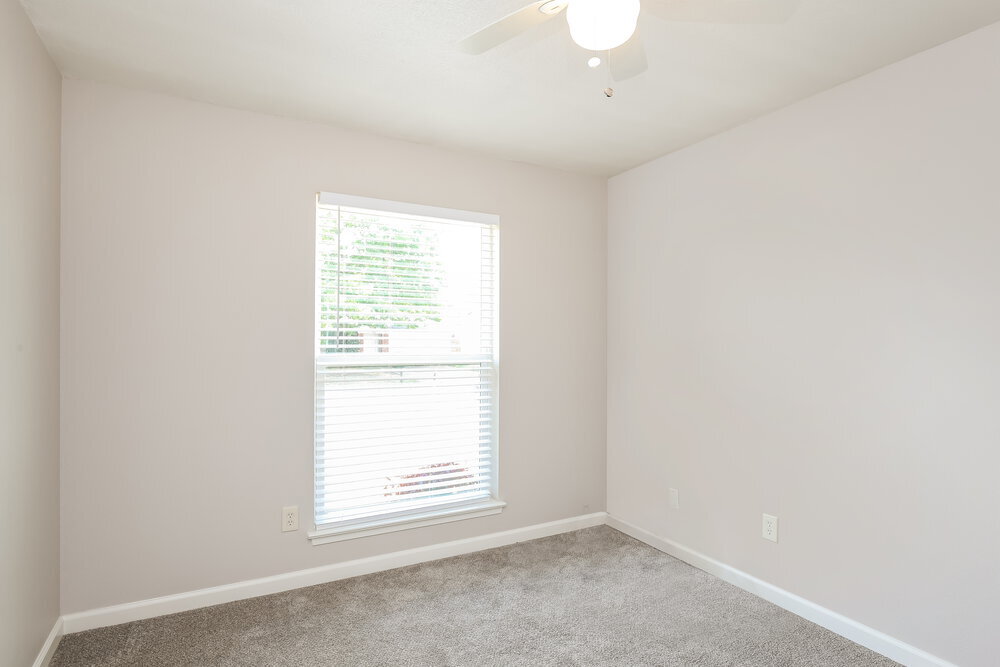 Building Photo - 5907 Willow Crest Dr