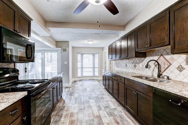 Building Photo - 1827 Riverwood Trail