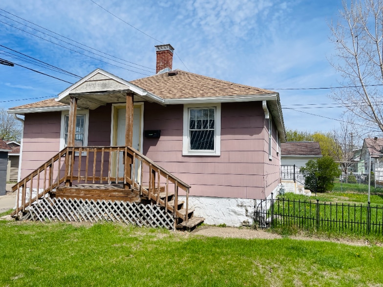 Building Photo - 1609 Green Bay St