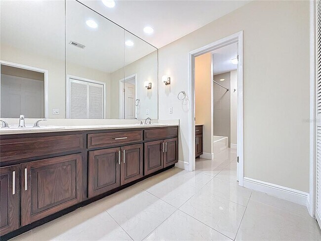 Building Photo - 6846 Lake View Dr