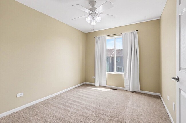 Building Photo - 24617 Patriot Square Dr S