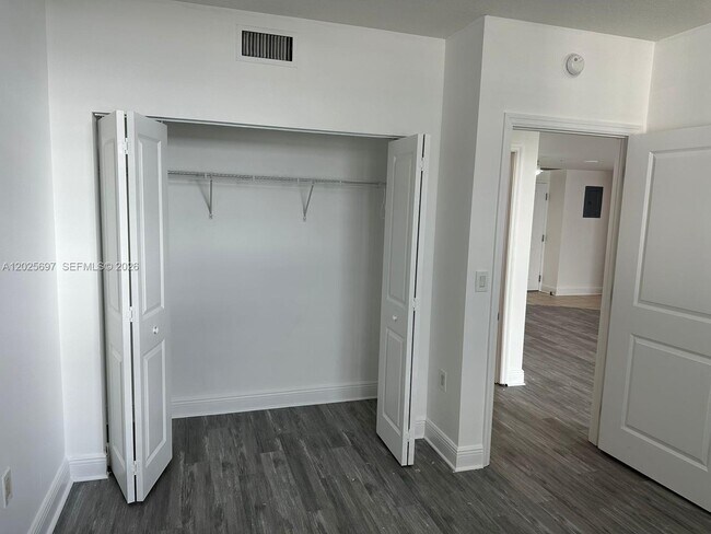 Building Photo - 1250 S Miami Ave