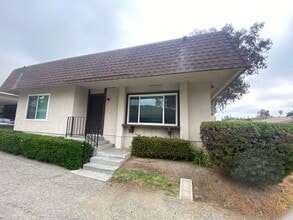 Building Photo - 1 bed, 1 bath Monticello Condo