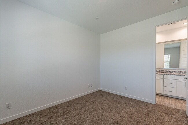 Building Photo - 4641 S Element