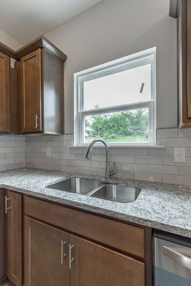 Building Photo - 4688 Heiskell Dr