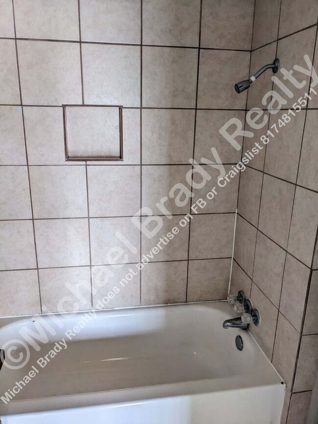 Building Photo - 3262 Matthews Dr