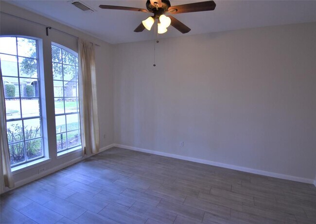 Building Photo - 1323 W Forest Dr