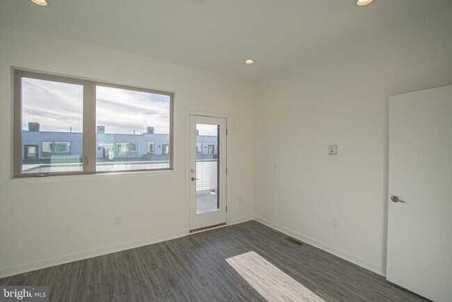 Building Photo - 3013 Evergreen Walk