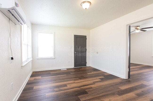 Building Photo - 1301 E Mount Vernon St