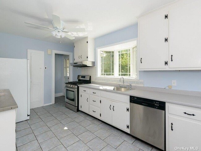 Building Photo - 70 Beechwood Ave