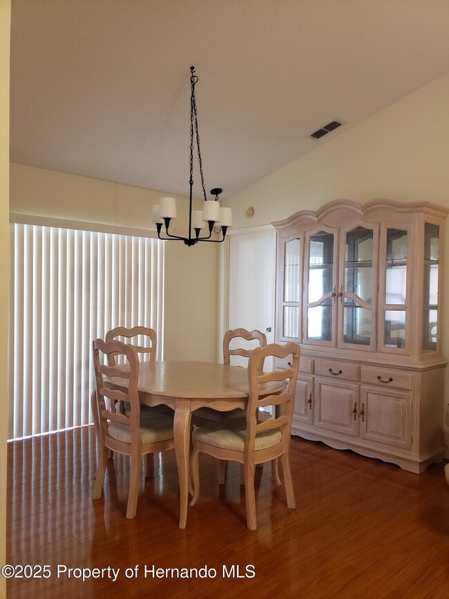 Building Photo - 7431 Flyway Dr