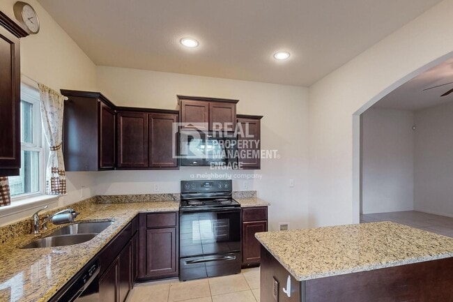 Building Photo - 3 Bedroom Single-Story Home available For ...