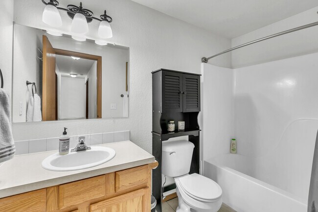 Building Photo - 1319 Golf Club Rd SE