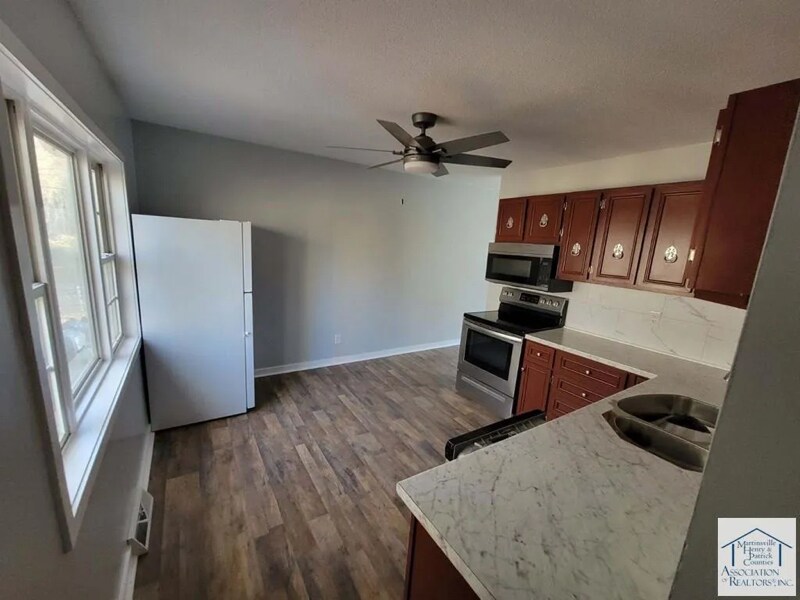 Building Photo - 122 Pony Pl