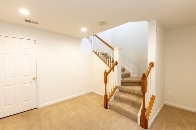 Building Photo - 2042 Lockwood Dr