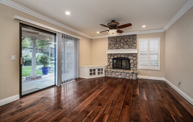 Building Photo - Beautiful 4 Bedroom Home on Cul-de-sac