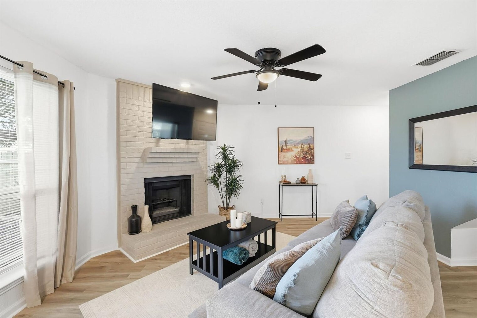 Building Photo - 2162 E Arkansas Ln