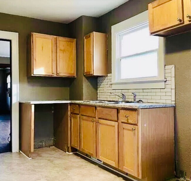 Building Photo - Cute 3 Bedroom Home For Rent