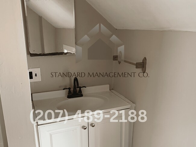 Building Photo - 15 Kennebec St