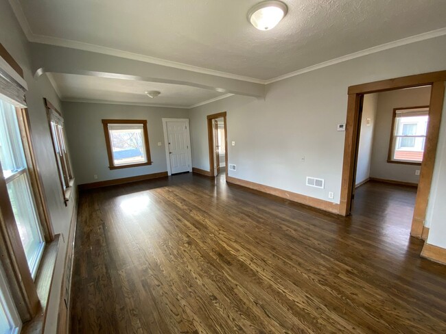 Building Photo - Fully Remodeled 3 Bedroom House!