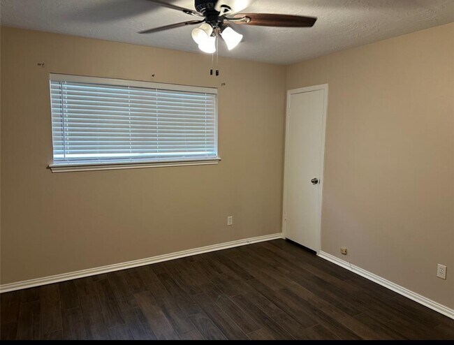 Building Photo - 17406 Spicewood Springs Ln