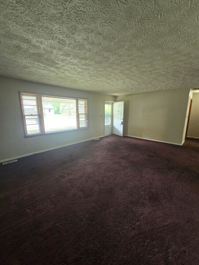 Building Photo - Two Bedroom Duplex located in Lawrence Township near Shadeland and 48th St