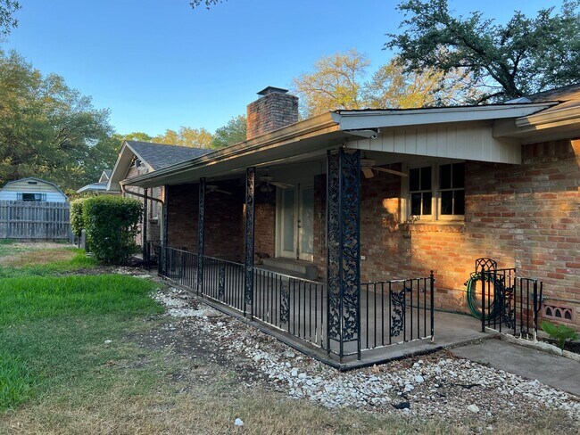 Building Photo - Single Family Home