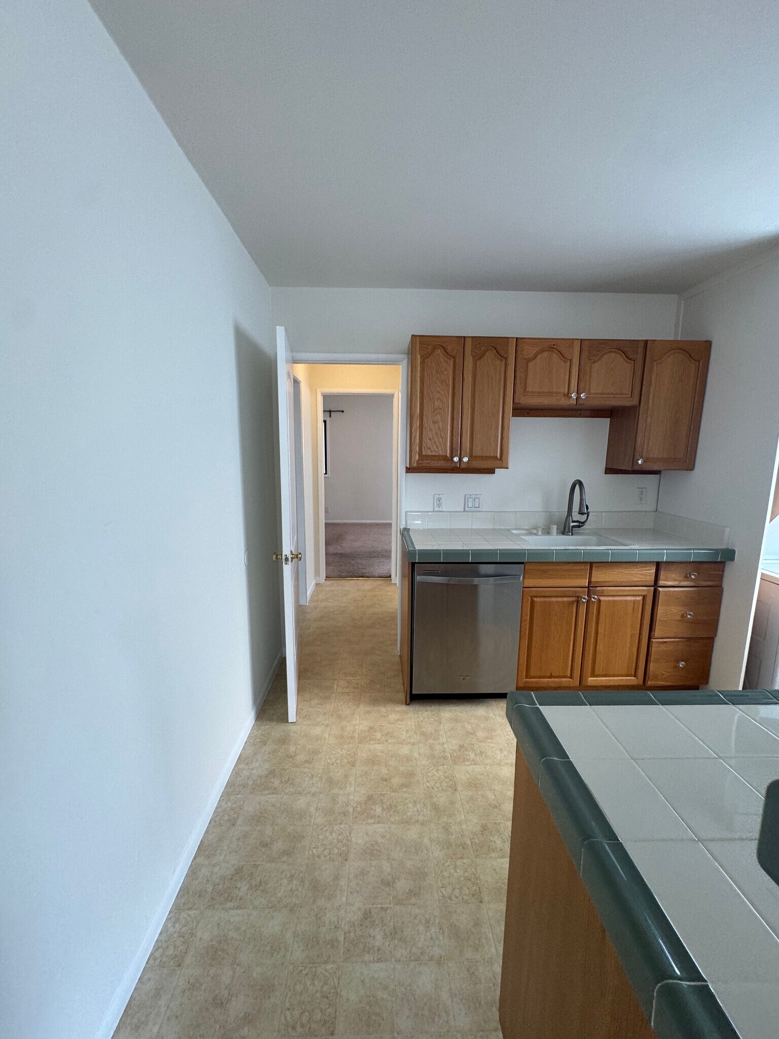 Building Photo - 714 Loma Dr