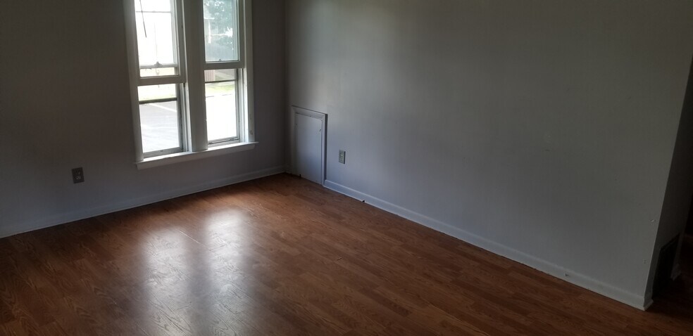 Building Photo - 203 Monroe St