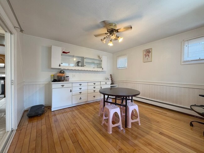 Building Photo - 10 W Elm Ave