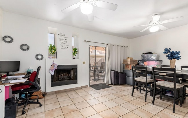 Building Photo - Townes at South Park