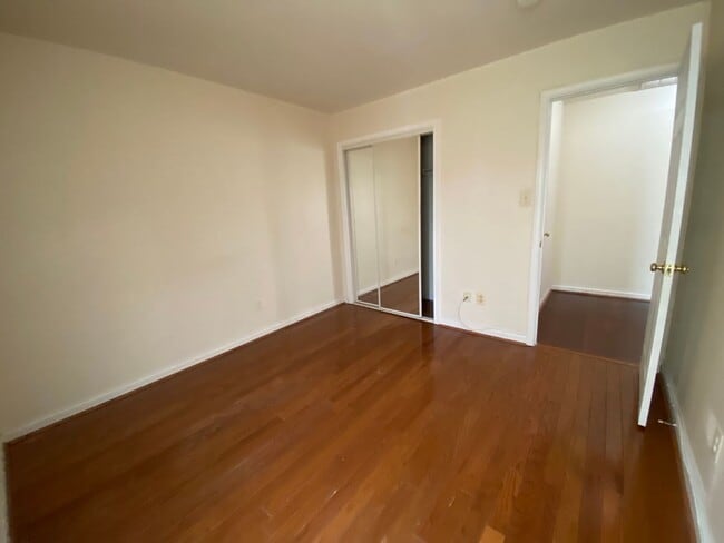 Building Photo - Spacious 3 Bedroom 2.5 Bathroom Home in Randolph Neighborhood