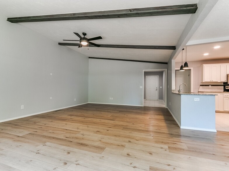 Building Photo - 9906 Mantle Dr