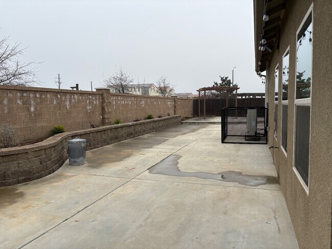 Building Photo - 3806 N Alamos Ave