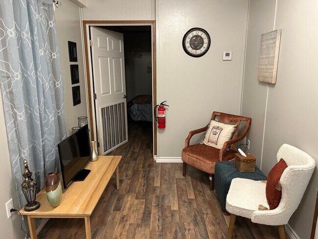 Building Photo - ALL BILLS PAID! COZY FURNISHED MOBILE HOME...