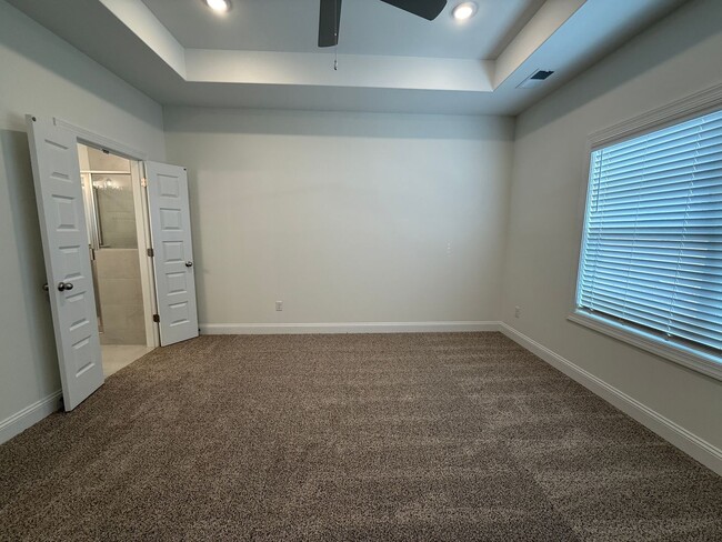 Building Photo - 7452 Newbury Dr