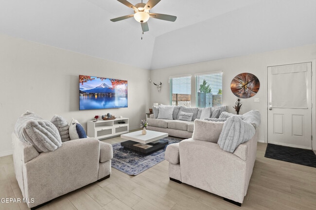 Building Photo - 13920 Loreina Luz Ave