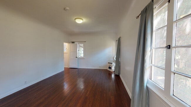 Building Photo - 10747 Ashton Ave
