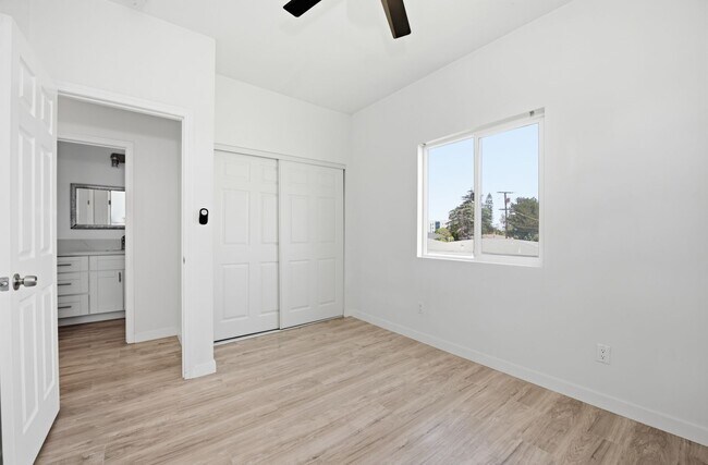Building Photo - 6330 Mesita Dr