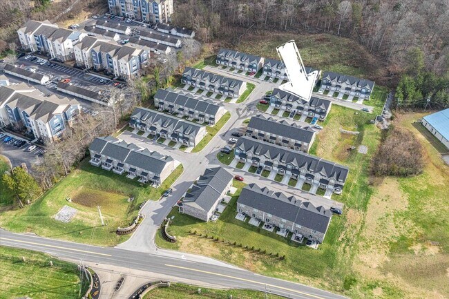 Building Photo - 320 Titan Rdg Wy