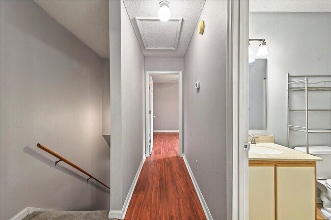 Building Photo - 3001 Oak Park Ct