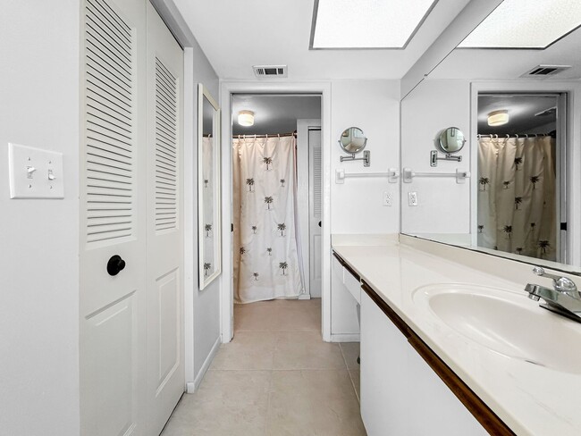 Building Photo - Fully Furnished Resort-Style Waterfront Living at Pasadena Cove - 2Bed|1Bath